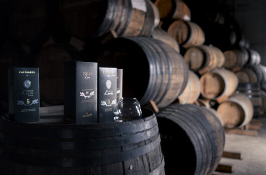 Grappa invecchiata e barricata: il gusto del tempo tra legno, tradizione e maestria italiana